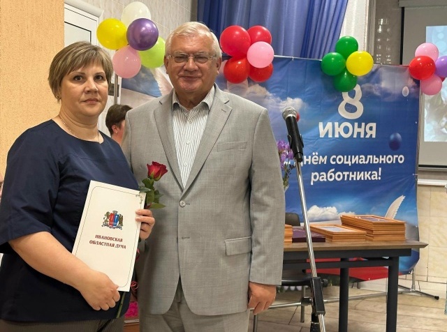 Александр Фомин поздравил коллектив дома-интерната «Новинки» с Днем социального работника