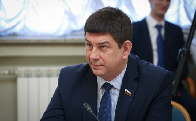 Виктор Смирнов: необходимо создавать равные условия для участия в олимпиадах школьников из крупных городов и сельской глубинки Виктор Смирнов: необходимо создавать равные условия для участия в олимпиадах школьников из крупных городов и сельской глубинки