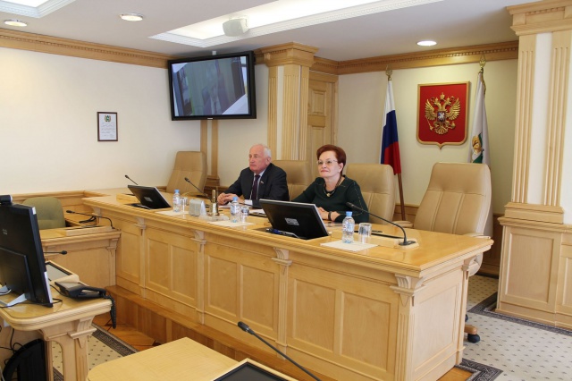 Анатолий Буров внес предложения по реализации нацпроекта в сфере образования Анатолий Буров внес предложения по реализации нацпроекта в сфере образования