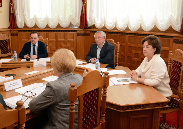 Состоялись заседания комитетов регионального парламента