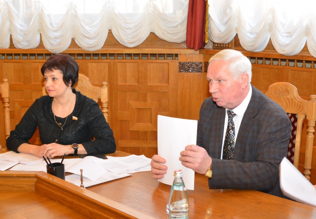В областной Думе продолжается обсуждение внесения изменений в Кодекс об административных правонарушениях