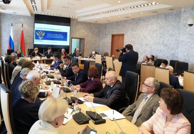 В Санкт-Петербурге начал работу шестой Форум регионов России и Белоруссии В Санкт-Петербурге начал работу шестой Форум регионов России и Белоруссии