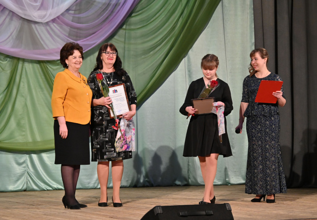 Марина Дмитриева поздравила с профессиональным праздником работников культуры Ильинского района