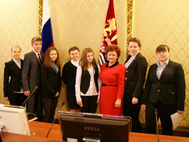 Региональный парламент посетили школьники из Фурманова Региональный парламент посетили школьники из Фурманова