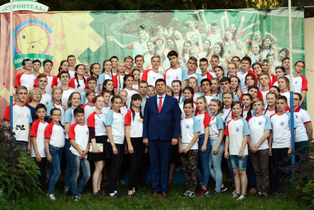 Виктор Смирнов встретился с юными парламентариями