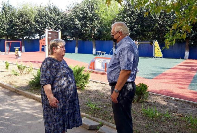 Александр Фомин проверил качество работ по утеплению фасада здания детского сада №70 областного центра