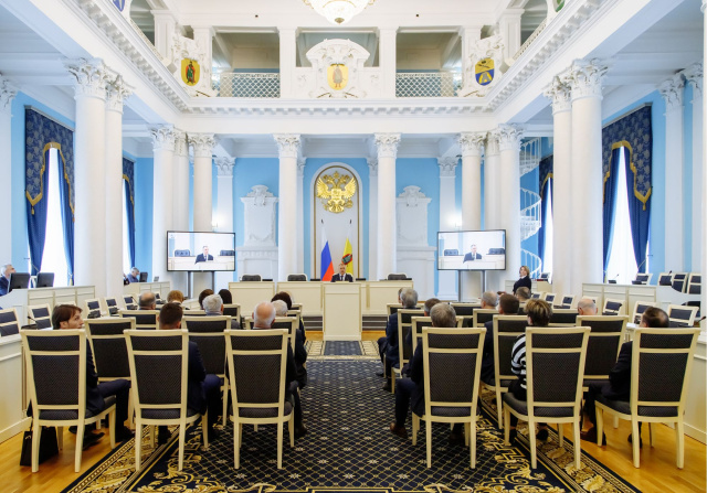 Анатолий Буров поздравил Рязанскую областную Думу с 30-летием