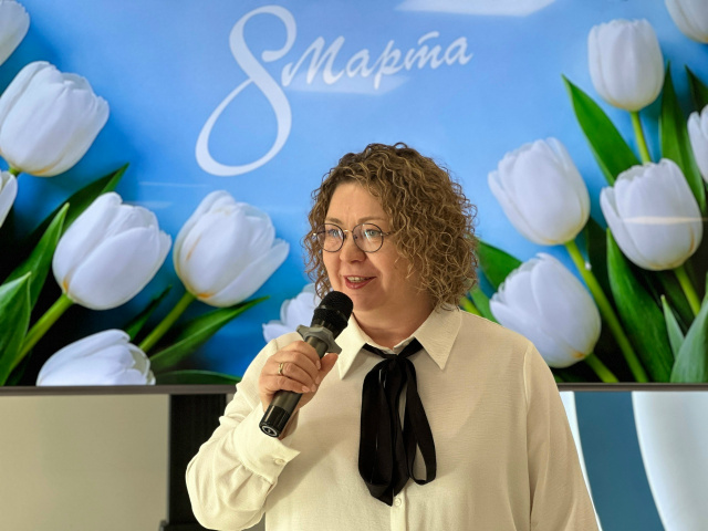 Депутаты Ивановской областной Думы поздравили женщин с 8 Марта