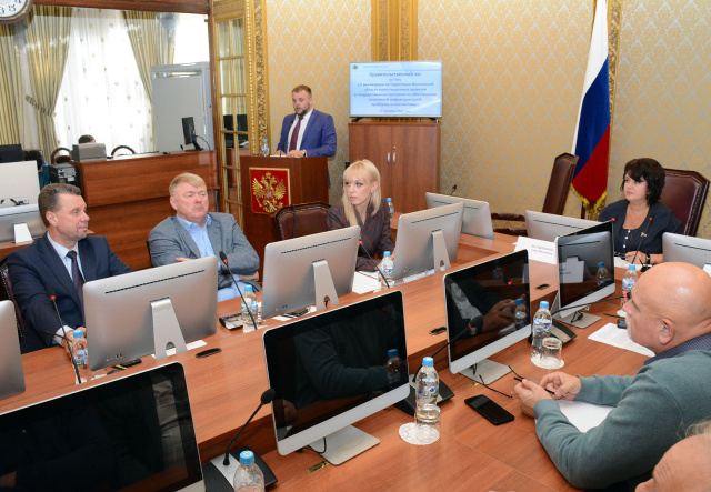 В региональном парламенте прошел Правительственный час, посвященный вопросам развития спортивной инфраструктуры