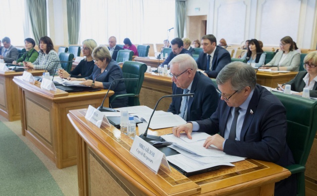 Качество общего образования по предметам естественно-научного цикла обсудили в Совете Федерации Качество общего образования по предметам естественно-научного цикла обсудили в Совете Федерации