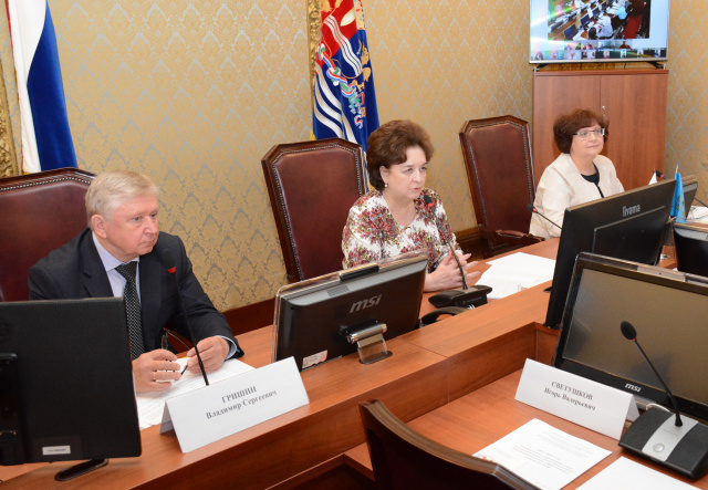 В региональном парламенте обсудили вопросы реализации имущественных прав несовершеннолетних