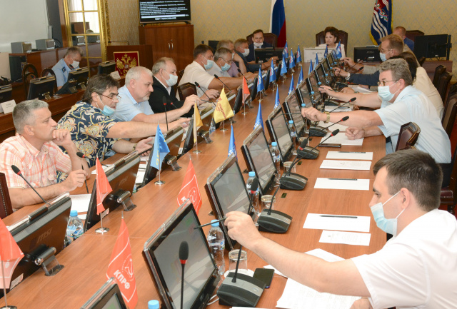 Депутаты внесли изменения в областной бюджет Депутаты внесли изменения в областной бюджет