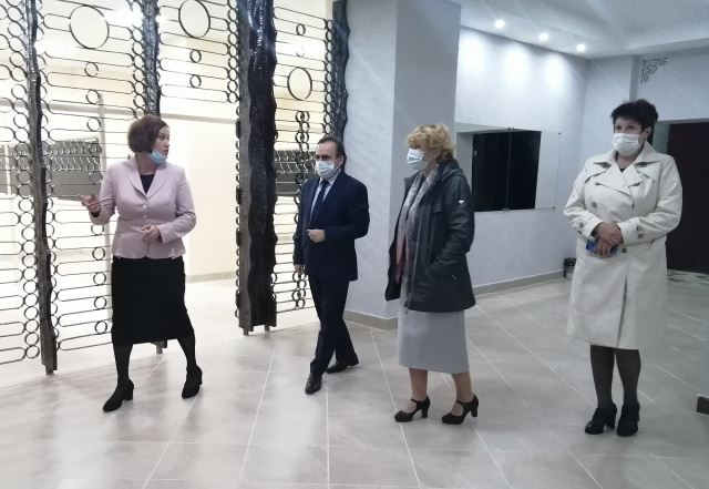 Вице-спикер Думы проинспектировал ремонт учреждений культуры и дополнительного образования в Приволжске Вице-спикер Думы проинспектировал ремонт учреждений культуры и дополнительного образования в Приволжске