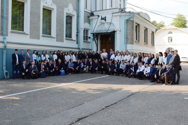 Первокурсники РАНХиГС получили студенческие билеты в региональном парламенте