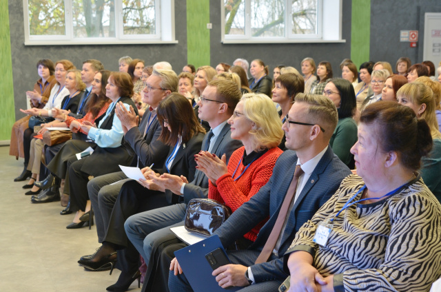 В областном центре обсудили вопросы внедрения семейно-сберегающих технологий