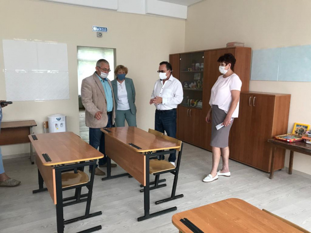 Ремонт в учреждениях культуры и образования Приволжского района – на контроле зампреда областной Думы Ремонт в учреждениях культуры и образования Приволжского района – на контроле зампреда областной Думы