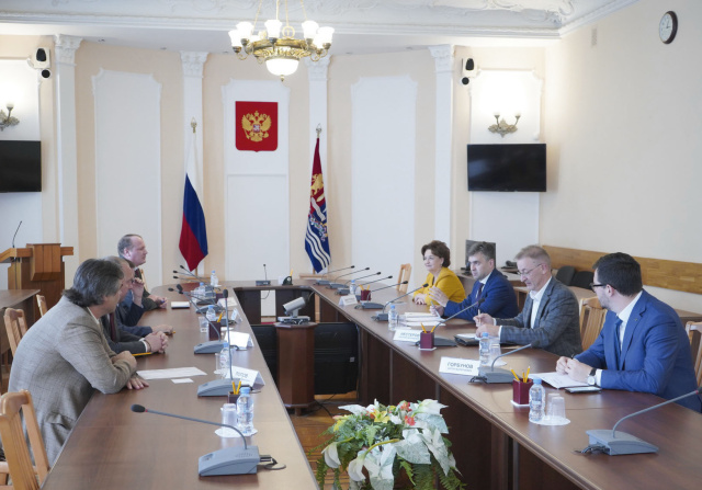 Глава региона Станислав Воскресенский встретился с руководителями парламентских фракций областной Думы