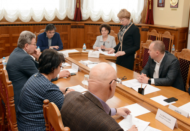 Состоялись заседания комитетов регионального парламента