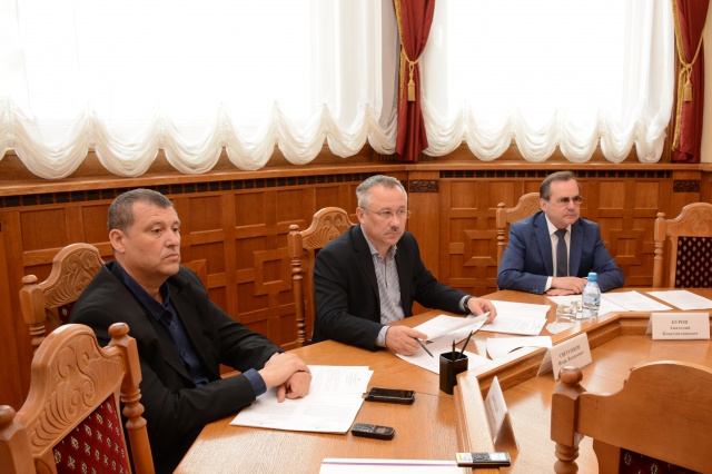 В областной Думе обсудили поправки в федеральное законодательство В областной Думе обсудили поправки в федеральное законодательство