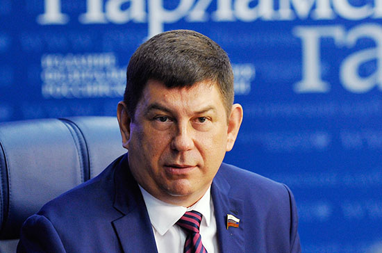 Виктор Смирнов предложил оборудовать в школах УФ-излучатели Виктор Смирнов предложил оборудовать в школах УФ-излучатели