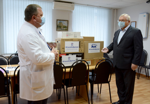 Александр Фомин поблагодарил медицинский персонал четвертой горбольницы в рамках акции «Спасибо врачам»