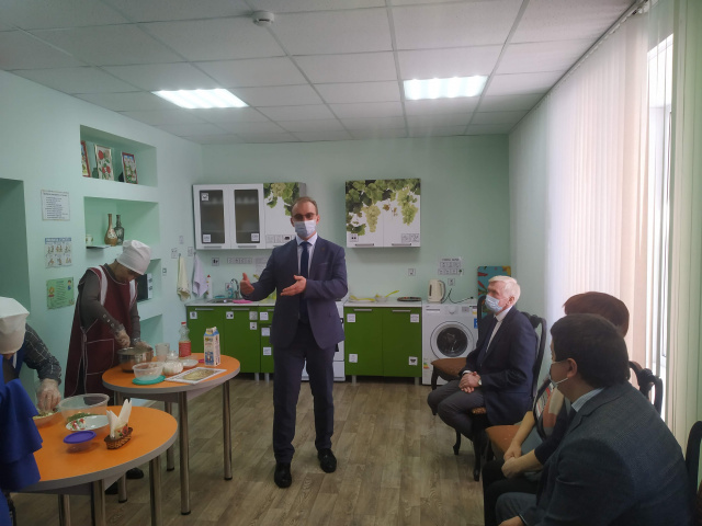 Михаил Кизеев открыл отделение социальной реабилитации инвалидов в Наволоках