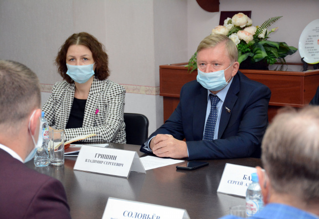 Инициативы губернатора по развитию региона обсудили в Совете муниципальных образований Инициативы губернатора по развитию региона обсудили в Совете муниципальных образований
