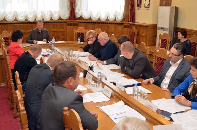 Роман Ефремов выразил озабоченность исполнением законодательства об обороте земель сельхозназначения 