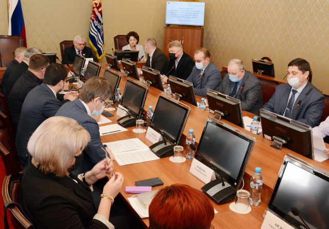 В региональном парламенте обсудили вопросы перехода на оплату проезда льготников в общественном транспорте с помощью карты «Мир»