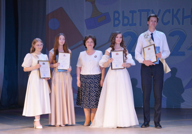 Депутаты Ивановской областной Думы поздравляют выпускников с окончанием школы
