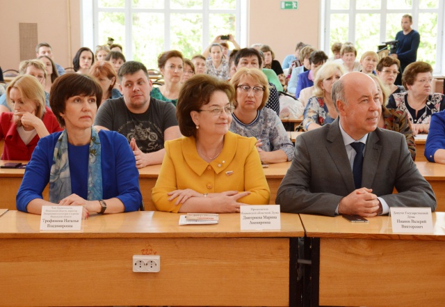 В библиотеки региона поступила новая книга стихов Николая Майорова В библиотеки региона поступила новая книга стихов Николая Майорова
