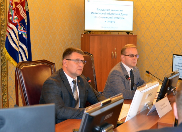  Вопросы развития в регионе физической культуры и спорта обсудили в областной Думе
