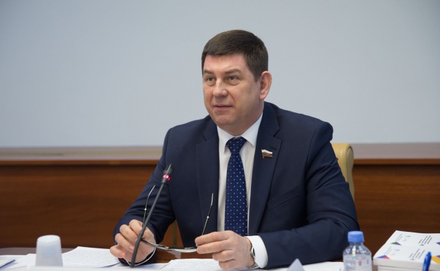 Виктор Смирнов: государственные образовательные стандарты необходимо урегулировать федеральным законом