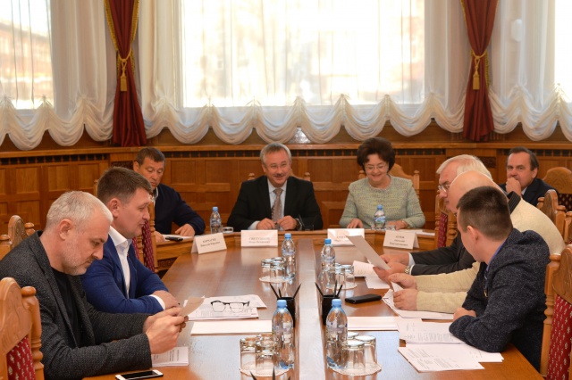 В региональном парламенте прошли заседания трех комитетов В региональном парламенте прошли заседания трех комитетов