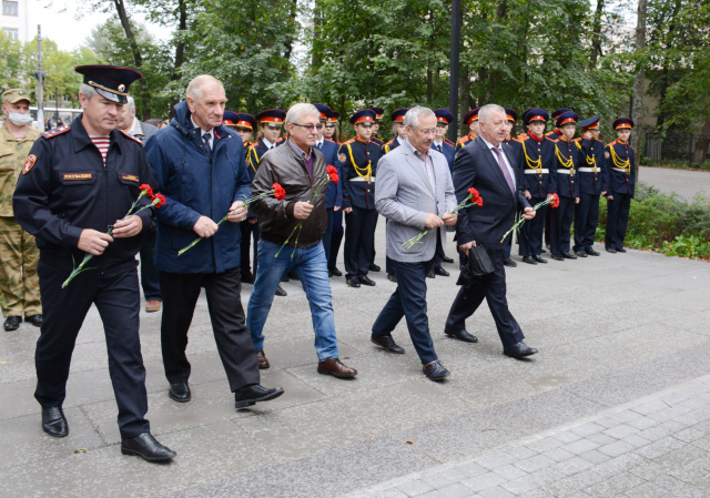 В Иванове прошел митинг, посвященный Дню солидарности в борьбе с терроризмом В Иванове прошел митинг, посвященный Дню солидарности в борьбе с терроризмом