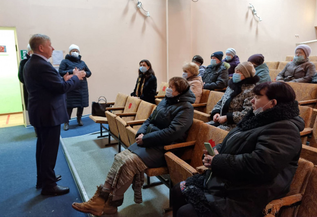 Владимир Гришин обсудил с жителями Лежневского района насущные вопросы