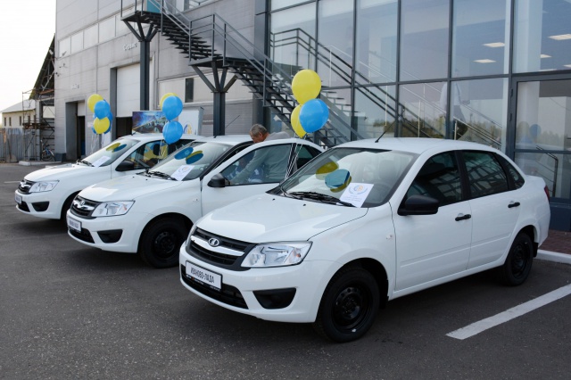 Пострадавшие на производстве граждане получили новые автомобили