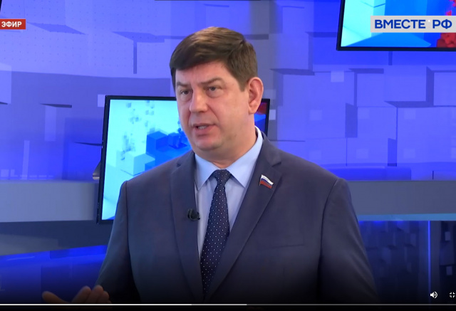 Сенатор Виктор Смирнов прокомментировал новые правила сдачи экзаменов выпускниками школ