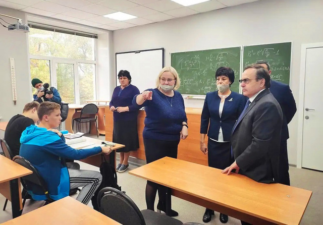 Анатолий Буров с рабочим визитом посетил Вичугу Анатолий Буров с рабочим визитом посетил Вичугу