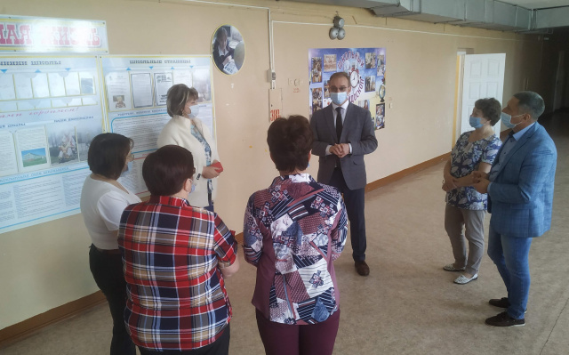 Педагоги Вичугского района обратились к депутатам Ивановской областной Думы по вопросу грантовой поддержки сельских школ Педагоги Вичугского района обратились к депутатам Ивановской областной Думы по вопросу грантовой поддержки сельских школ