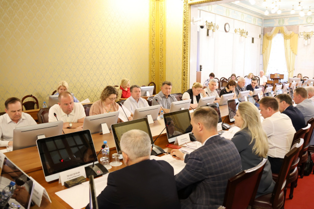 Правительственный час по вопросам ремонта и строительства дорог прошел в областной Думе