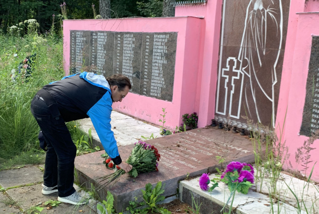 Анатолий Буров почтил память воинов-ивановцев в Осташковском районе Тверской области