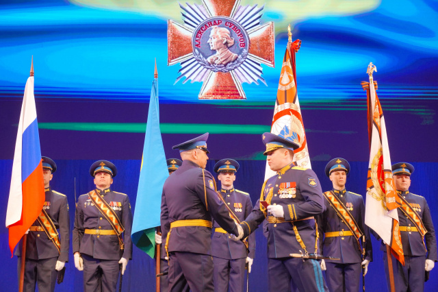 98-я гвардейская воздушно-десантная дивизия награждена орденом Суворова