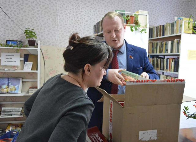 Депутаты регионального парламента помогают пострадавшему от пожара Дому культуры в селе Петрово