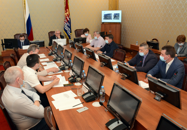 Правительственный час по вопросам контроля качества автомобильных дорог прошел в Ивановской областной Думе